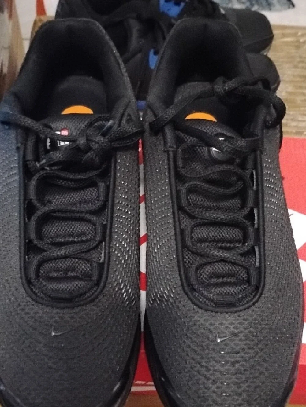 Nike Men’s Black Low-Top Sneakers with Clear Air Pods